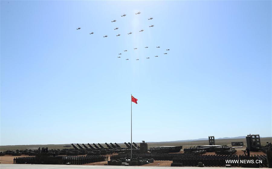الرئيس الصيني شي جين بينغ يستعرض القوات احتفالا بالذكرى الـ90 لتأسيس جيش التحرير الشعبي الصيني