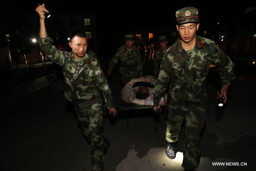 استمرار عمليات الانقاذ من جانب الجيش بعد زلزال سيتشوان