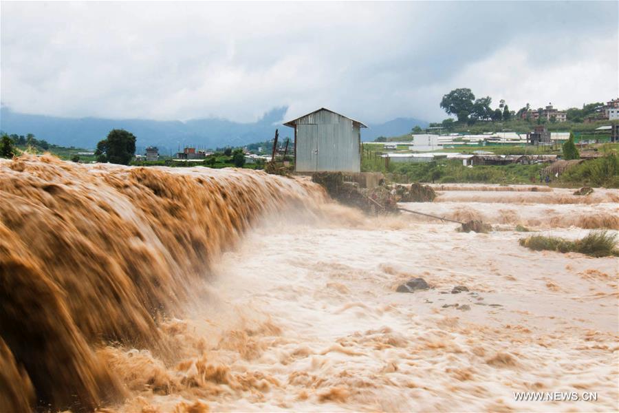حصيلة وفيات الفيضانات في نيبال تصل إلى 64 شخصا والحكومة تعلن عن حزمة إغاثة