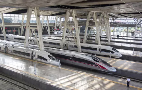 الصين ترفع سرعة القطارات السريعة إلى 350 كيلومترا في الساعة