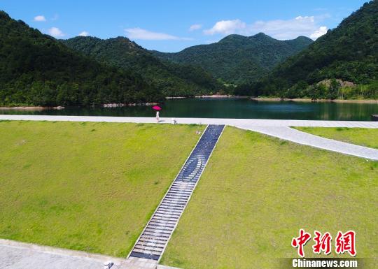 ظهور الرسم ثلاثي الأبعاد على سلالم خزان المياه في مقاطعة تشجيانغ