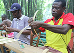 متدربون أفارقة يتعلمون صناعة منتجات الخيزران في سيتشوان