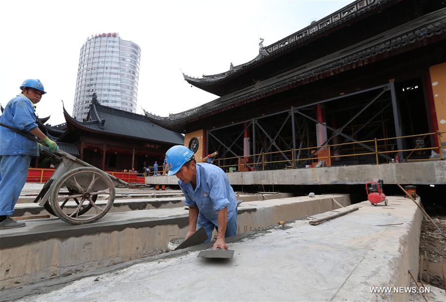 عملية نقل تاريخية لمعبد في شانغهاي