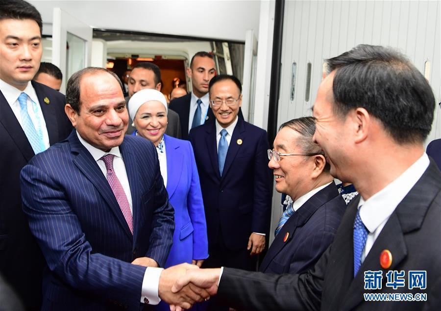 الرئيس المصري: حوار بريكس مع مجموعة متميزة من الأسواق الناشئة والدول النامية فرصة هامة للغاية