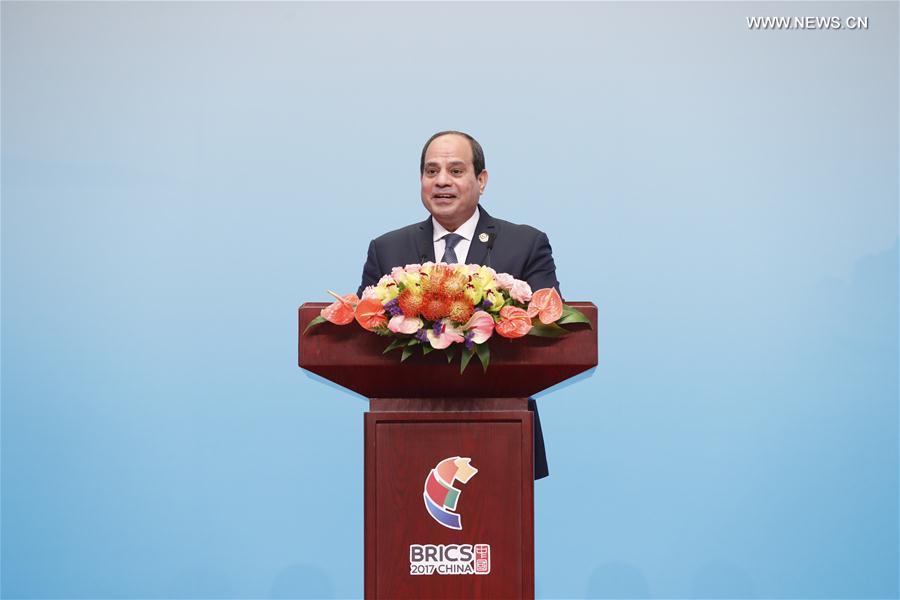 الرئيس المصري يستعرض جهود الإصلاح الاقتصادي في مصر في جلسة لمنتدى أعمال بريكس
