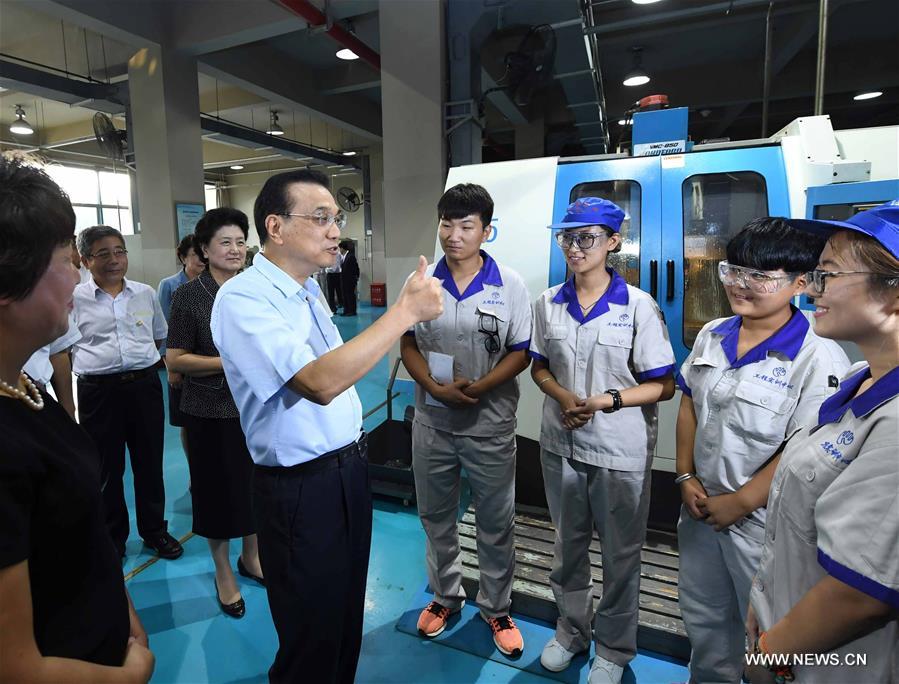 رئيس مجلس الدولة الصيني يؤكد على أهمية التعليم المهني لدعم علامة 
