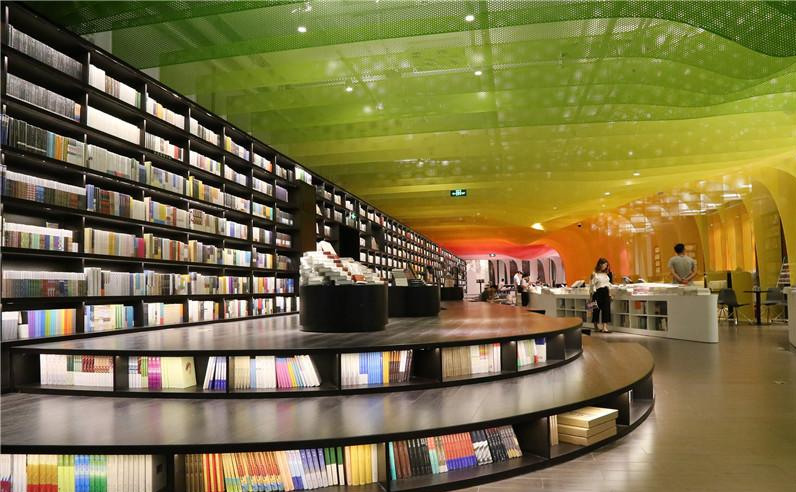 مكتبة بسوتشو صممت على شكل يراعات وقوس قزح