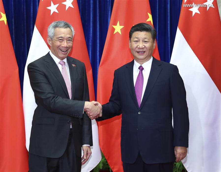 الرئيس الصيني يلتقي برئيس وزراء سنغافورة