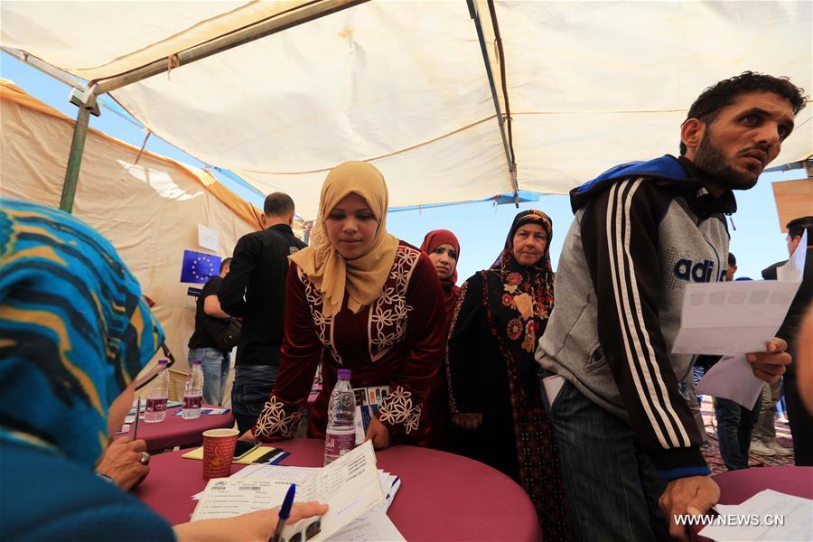 مخيم الزعتري يتحول إلى ساحة لتوظيف اللاجئين السوريين في الأردن