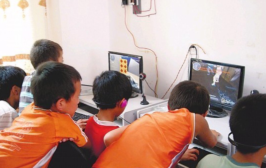 إستطلاع: قلق في الصين من إقبال الأطفال على الإنترنت في عمر مبكر