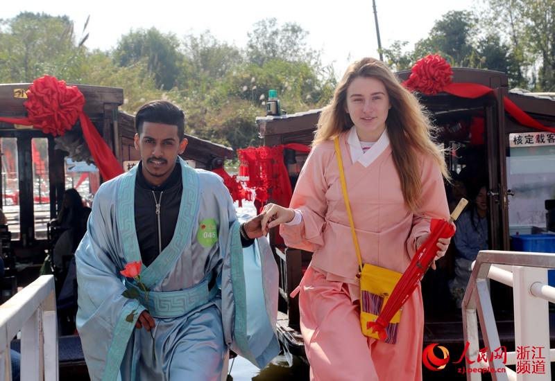 الصور... الطلاب الأجانب يشاركون في نشاط تجربة الثقافة الصينية التقليدية