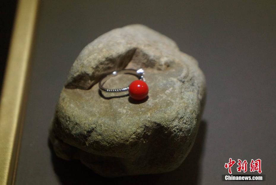 أول خط لإنتاج المجوهرات الخزفية في جينغ ده تشن