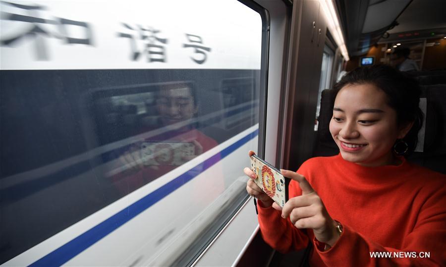 تدريب طواقم القطارات استعدادا لافتتاح سكك الحديد الفائقة بين شيآن وتشنغدو