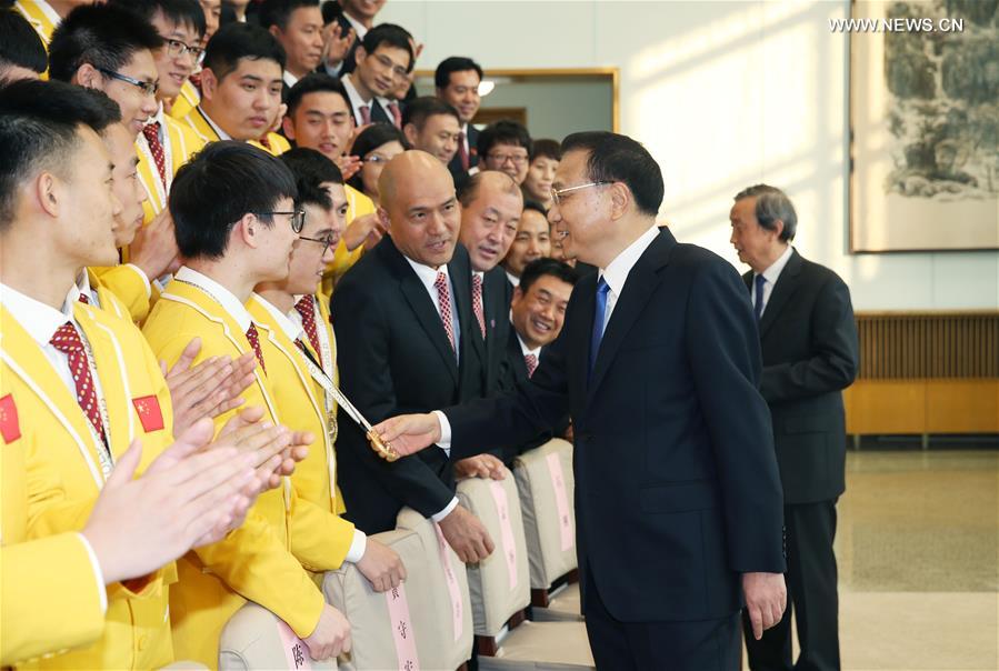 رئيس مجلس الدولة الصيني يؤكد على أهمية الحرفية