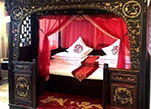 شاب صيني يجمع أكثر من 300 سرير تقليدي قديم