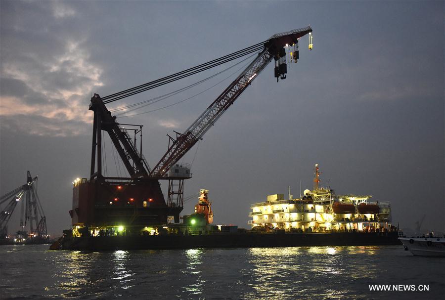 إنقاذ 7 أشخاص واستمرار محاصرة 5 أشخاص فى سفينة غارقة فى جنوب الصين
