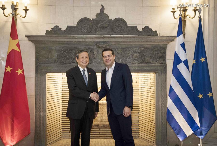 رئيس الوزراء اليوناني ونائب رئيس مجلس الدولة الصيني يبحثان التعاون ضمن مبادرة الحزام والطريق