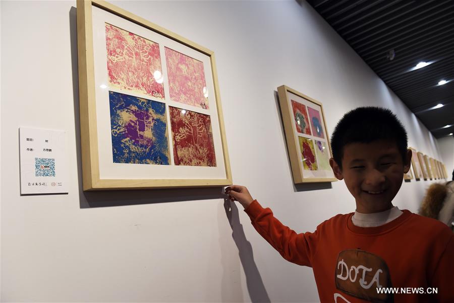 عرض رسومات لمسية من ابداعات الأطفال ضعاف البصر في مدينة هانغتشو