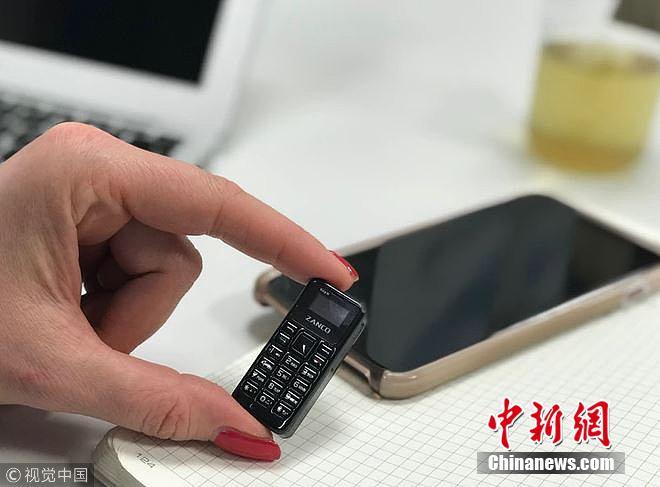 أصغر هاتف محمول في العالم بشاشة 0.49 بوصة