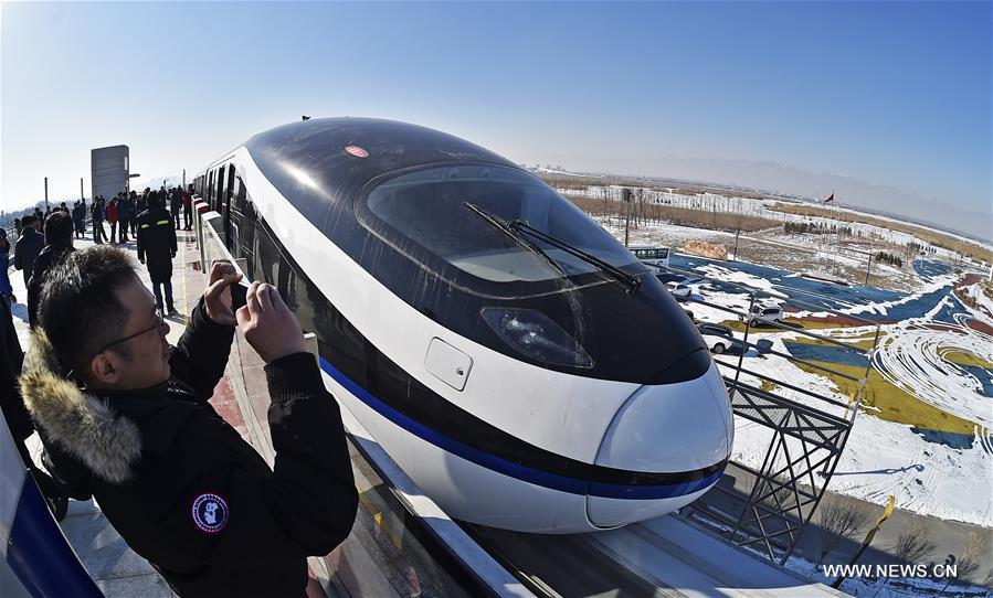 إطلاق أول قطار أحادي بدون سائق مطور محليا في الصين