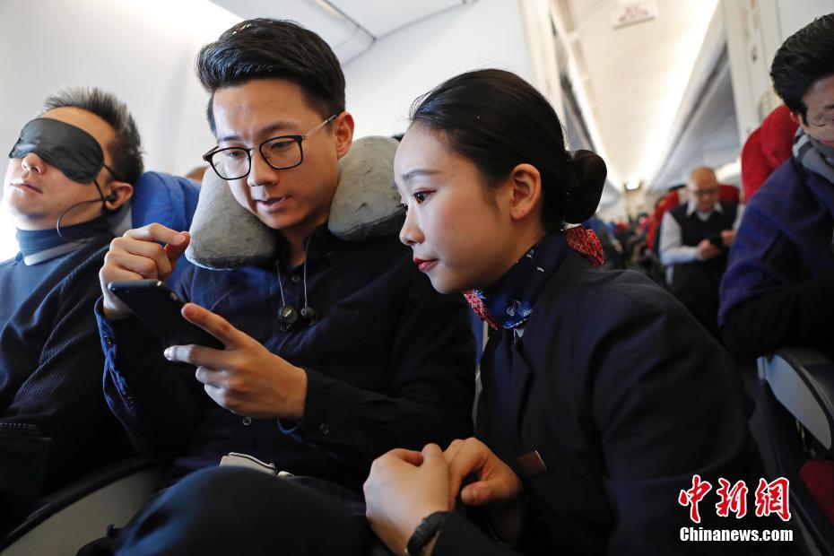 شركات طيران صينية تسمح باستخدام الأجهزة الالكترونية المحمولة في الرحلات الجوية