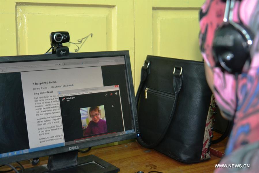 تحقيق إخباري: الفتيات الأفغانيات يتلقين تعليما عبر الإنترنت في معقل سابق لطالبان