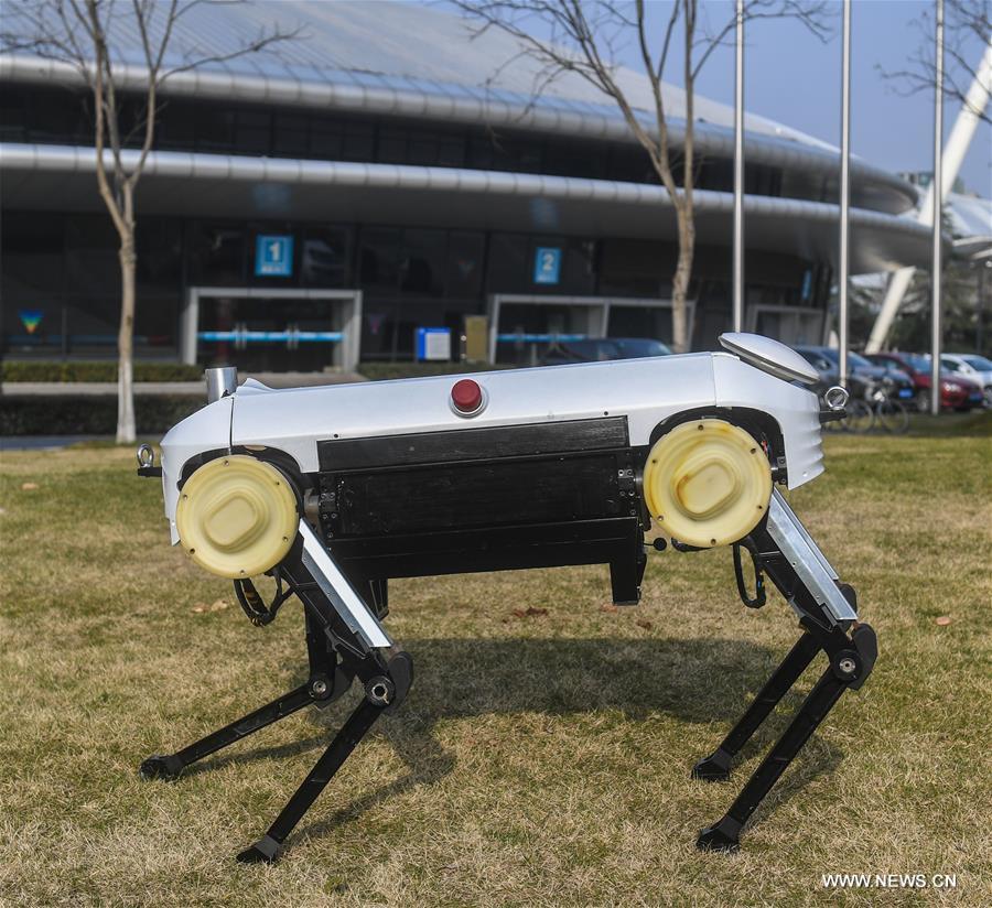 جامعة تشجيانغ بشرقي الصين تنشر فيديو لروبوت خارق بأربعة أقدام