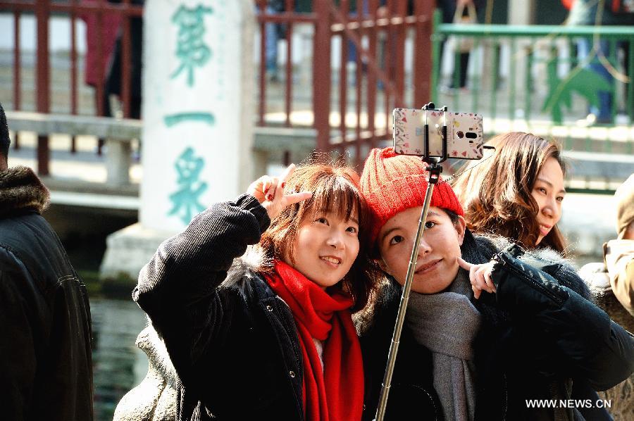 المزيد من السياح يسافرون فى انحاء الصين خلال العطلة
