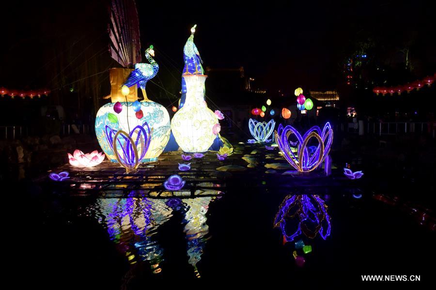 مهرجان الفوانيس الملونة في شرقي الصين