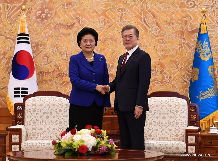 المبعوثة الخاصة للرئيس شي تجتمع مع الرئيس الكوري الجنوبي لبحث العلاقات وقضية شبه الجزيرة الكورية