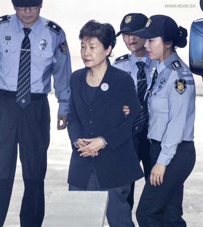 الادعاء العام الكوري الجنوبي يطالب بسجن الرئيسة المخلوعة 30 عاما