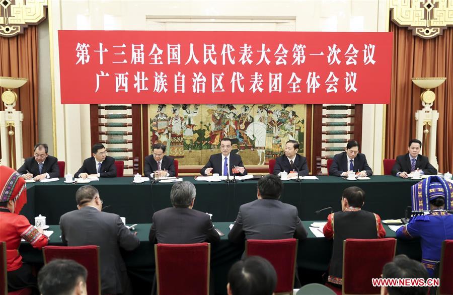 تقرير اخباري: رئيس مجلس الدولة الصيني يؤكد على تعزيز الاصلاح والانفتاح وتحسين حياة الشعب