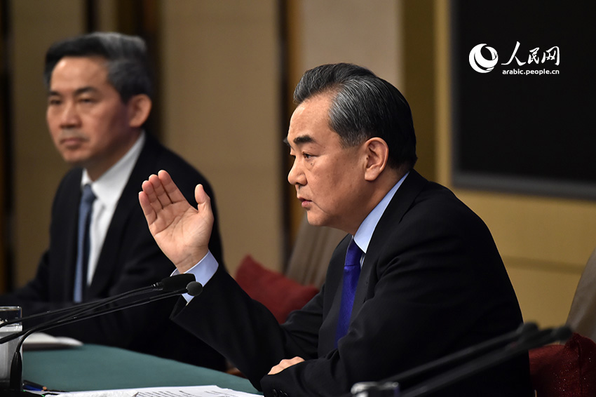وزير الخارجية الصيني: الحرب التجارية بين الصين وامريكا مضرة للأخرين دون تحصيل منفعة