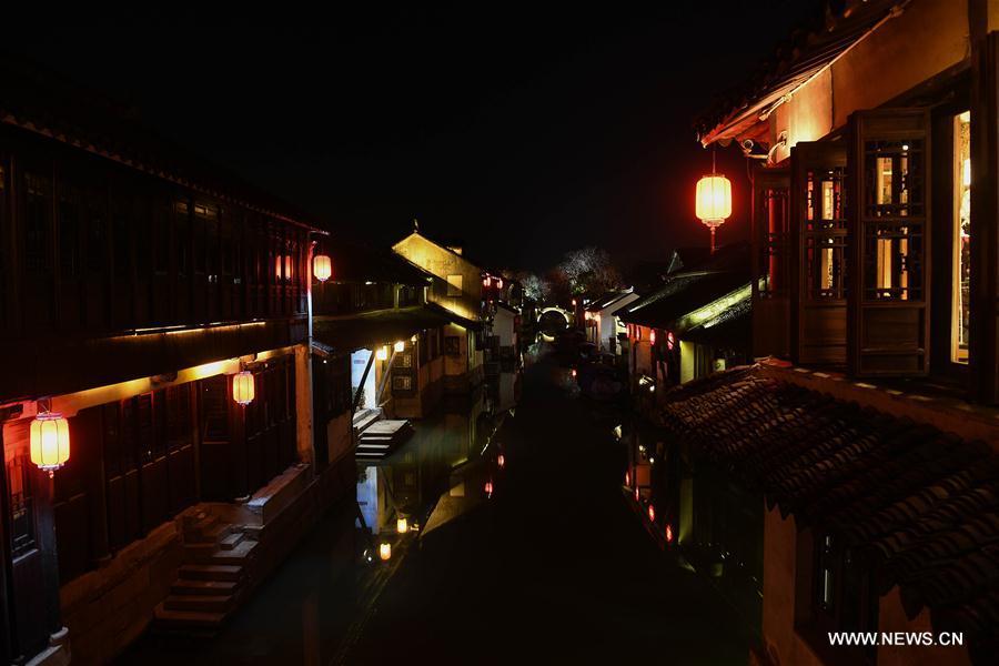صور: بلدة تشوتشوانغ المائية وجهة جاذبة للسياح مع ارتفاع  درجات الحرارة