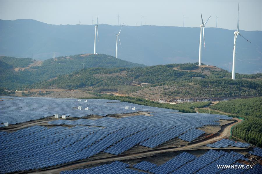 توليد الكهرباء بالطاقة الشمسية وطاقة الرياح في جنوب غربي الصين