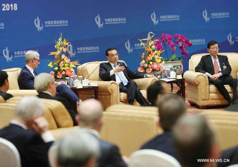 رئيس مجلس الدولة الصيني يتعهد بتعميق الإصلاح والانفتاح