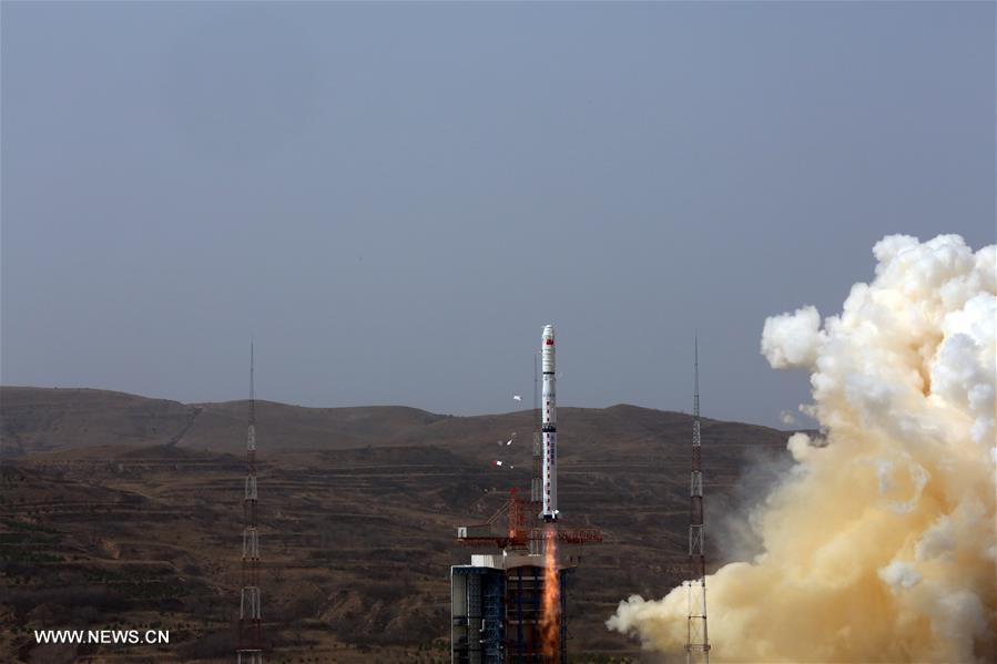 الصين تطلق 3 أقمار صناعية لرصد الأرض