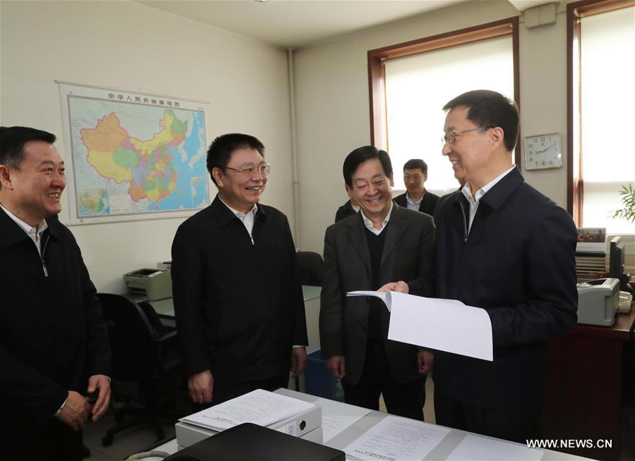 نائب رئيس مجلس الدولة الصيني يطالب بتحسين الخدمات الحكومية