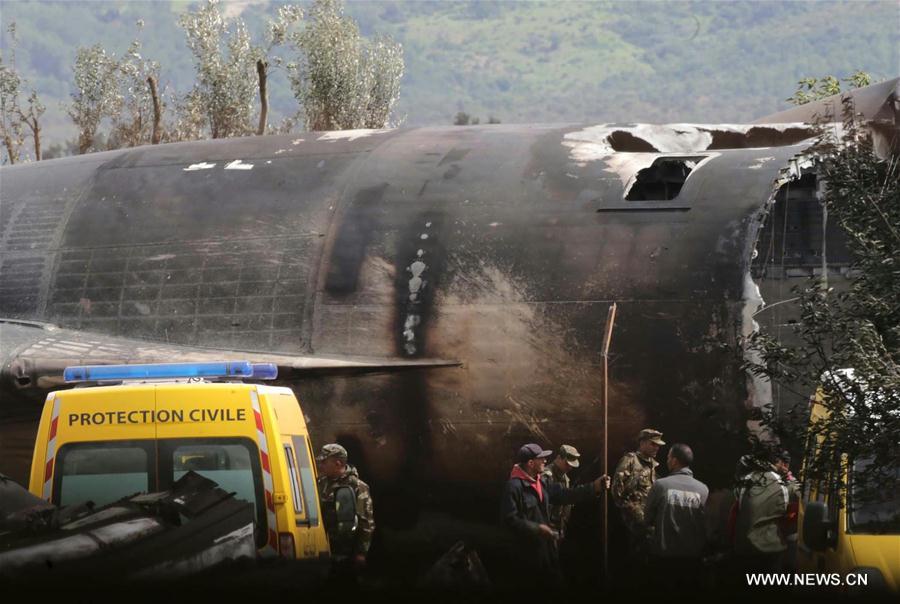 مقتل 257 شخصا في حادث تحطم طائرة عسكرية جزائرية وبوتفليقة يصفه بالفاجعة