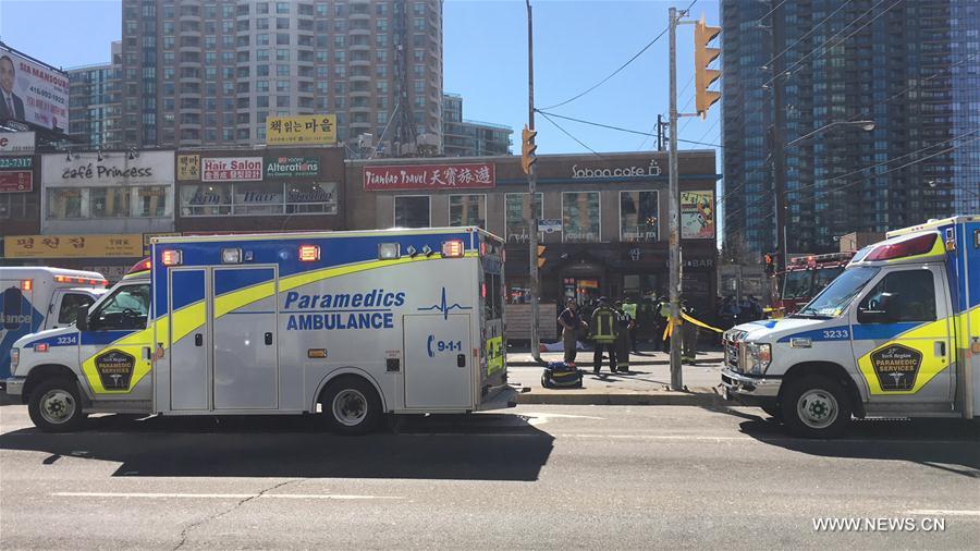 الشرطة: سيارة تصطدم بمجموعة من المارة في تورونتو