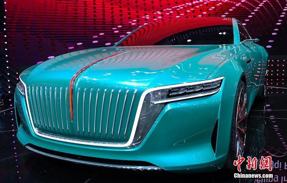 سيارات جديدة تعرض في معرض بكين الدولي للسيارات 2018