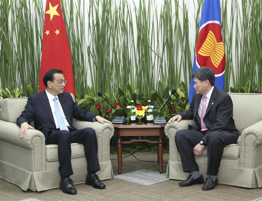 الصين والآسيان توافقان على تعزيز التعاون الاقتصادي والدفع باتجاه الشراكة الاقتصادية الإقليمية الشاملة