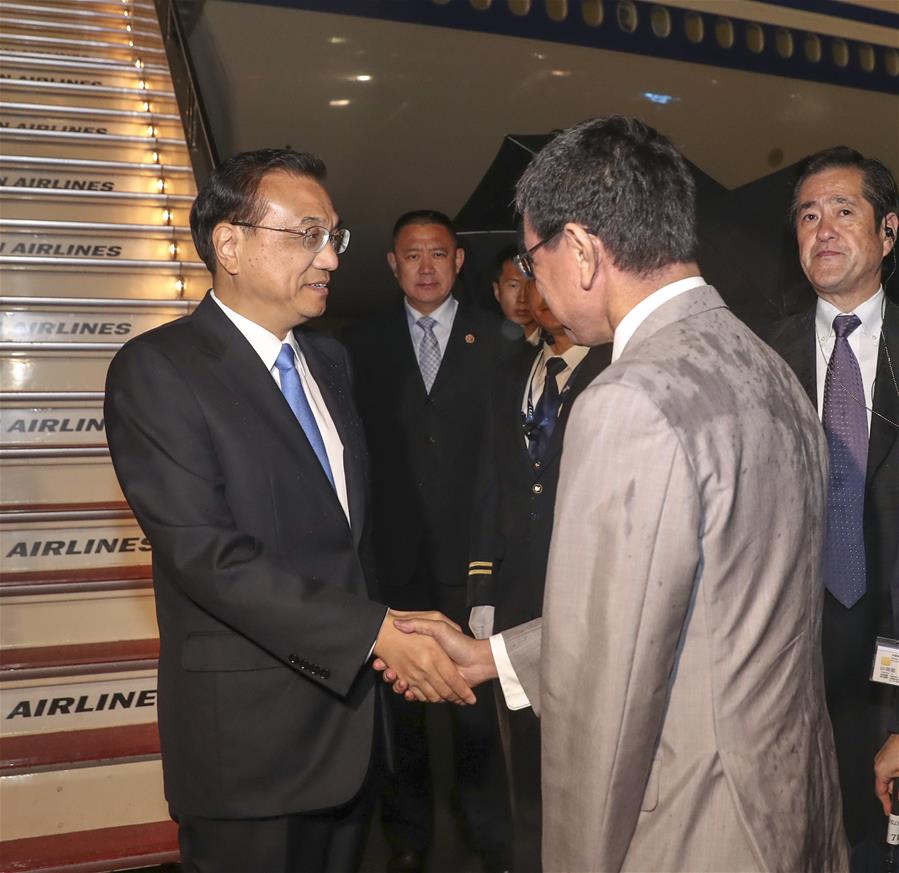 رئيس مجلس الدولة الصيني يصل إلى طوكيو في زيارة رسمية