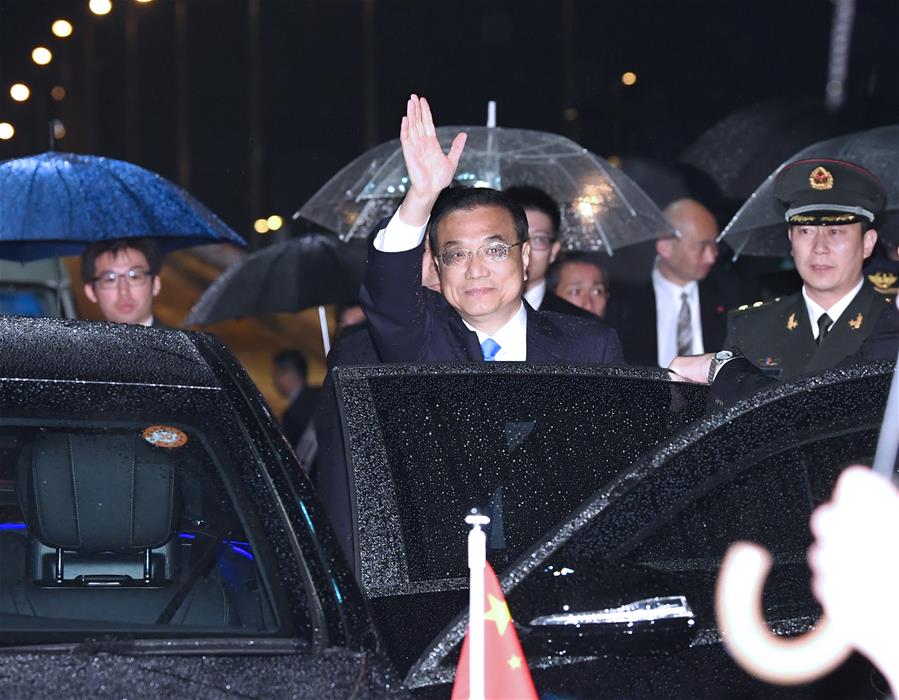 رئيس مجلس الدولة الصيني يصل إلى طوكيو في زيارة رسمية