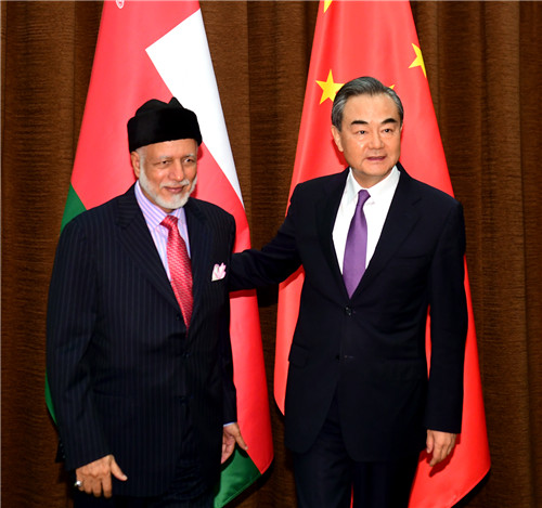 الصين وسلطنة عمان توقعان مذكرة تفاهم لتعزيز بناء الحزام والطريق