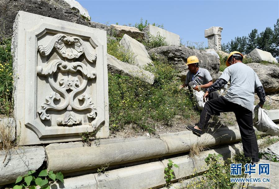 الصين تدعم الأساس والأعمدة والحجارة في حديقة يوانمينغيوان في بكين