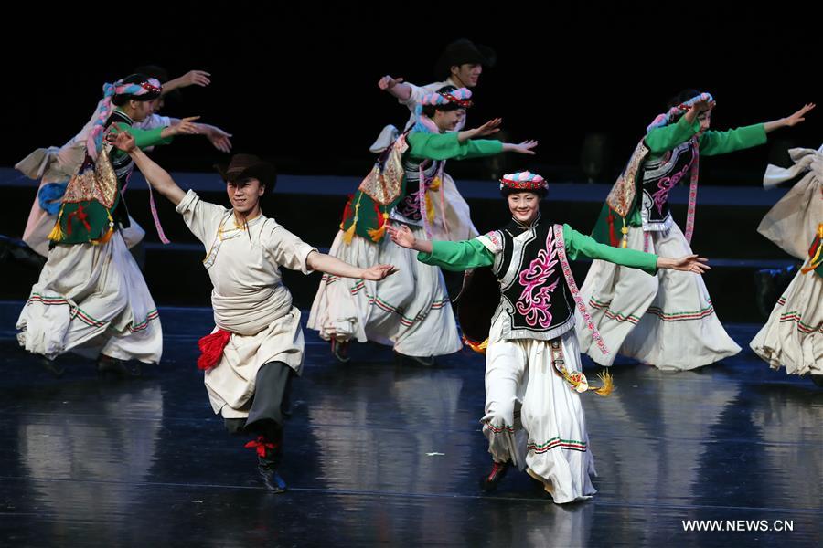 حفل الرقص الشعبي للمهرجان الفني لدول منظمة شنغهاي للتعاون يقام في بكين