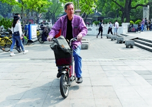 متطوع أجنبي يعمل في شيتشاهاي: أحب أزقة بكين