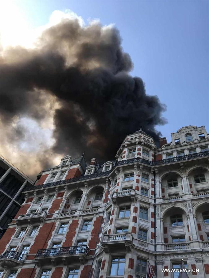 حريق ضخم يندلع فى مبنى أحد الفنادق فى لندن