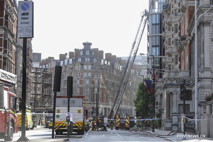 حريق ضخم يندلع فى مبنى أحد الفنادق فى لندن
